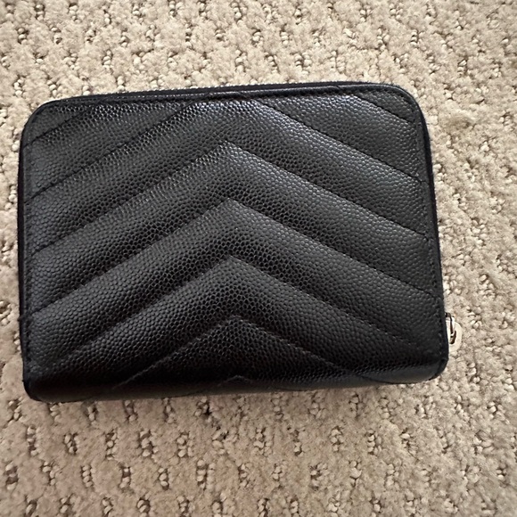 CASSANDRE MATELASSÉ COMPACT ZIP AROUND WALLET IN GRAIN DE POUDRE LEATHER - Picture 7 of 14